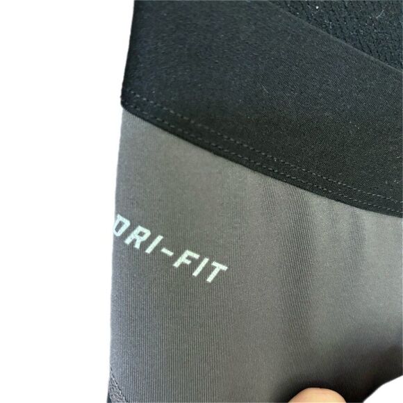 Nike Pants Women L Dri Fit Cropped Running Yoga Joggers Spandex Black Gray - Picture 6 of 12